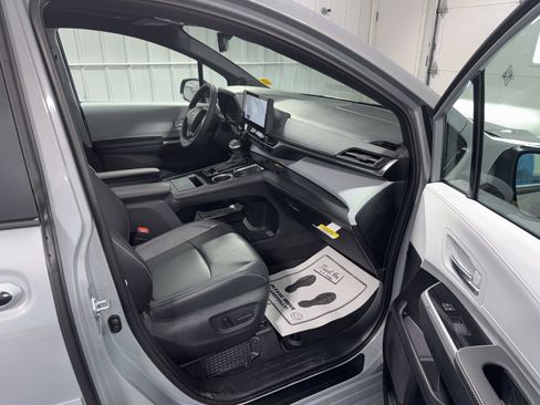 New 2026 Toyota Sienna XSE image 10