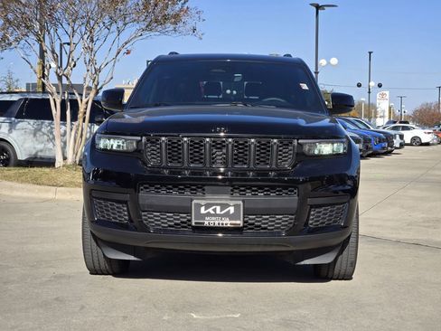 Used 2025 Jeep Grand Cherokee L Laredo RWD image 11