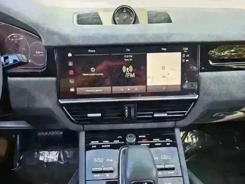 Used 2022 Porsche Cayenne Platinum Edition image 11