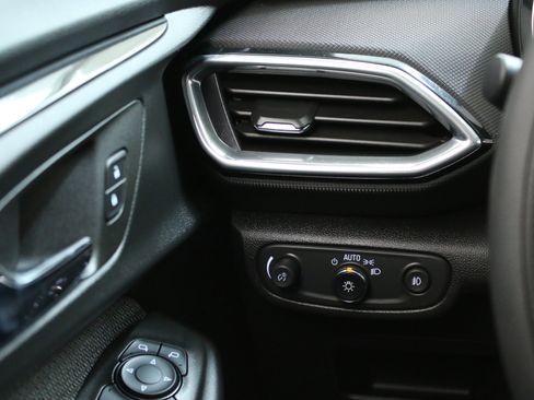 Used 2023 Chevrolet TrailBlazer LT w/ Convenience Package image 18