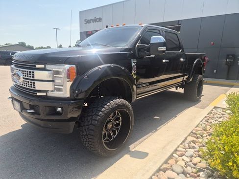 Used 2019 Ford F350 Platinum w/ Platinum Ultimate Package AWD/4WD image 1