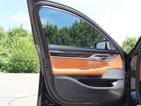 Used 2021 BMW 750i xDrive w/ Luxury Rear Seating Package AWD/4WD image 22