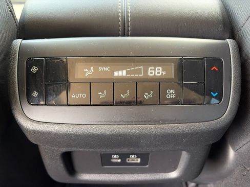 Used 2022 Nissan Pathfinder SV AWD/4WD image 41