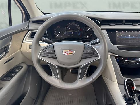 Used 2018 Cadillac XT5 Premium Luxury FWD image 16