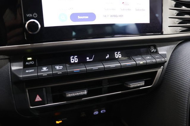 Used 2025 Toyota Camry SE FWD image 25