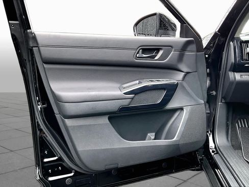 New 2026 Nissan Pathfinder SV w/ SV Premium Package FWD image 10