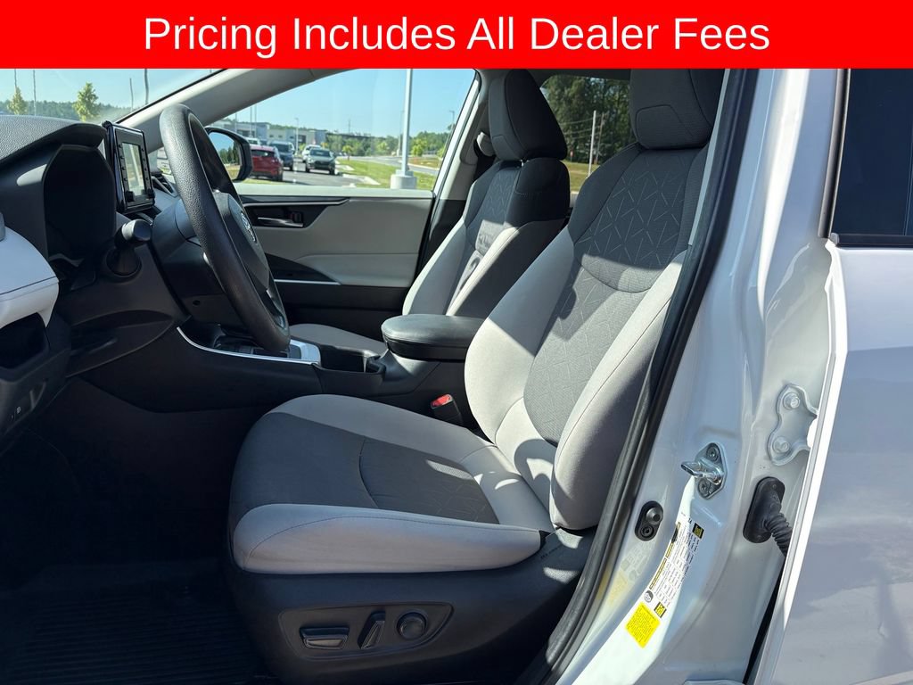 Used 2022 Toyota RAV4 XLE FWD image 26