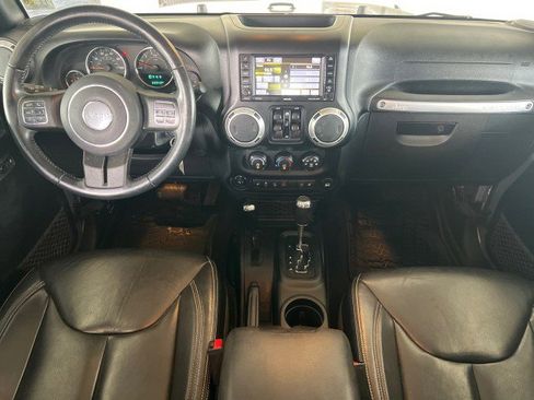 Used 2017 Jeep Wrangler Unlimited Sahara w/ Connectivity Group image 24