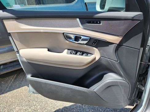 New 2025 Volvo XC90 B5 Core w/ Protection Package Premier image 7