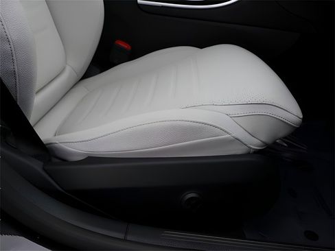 Used 2025 Mercedes-Benz C 300 4MATIC Sedan image 12