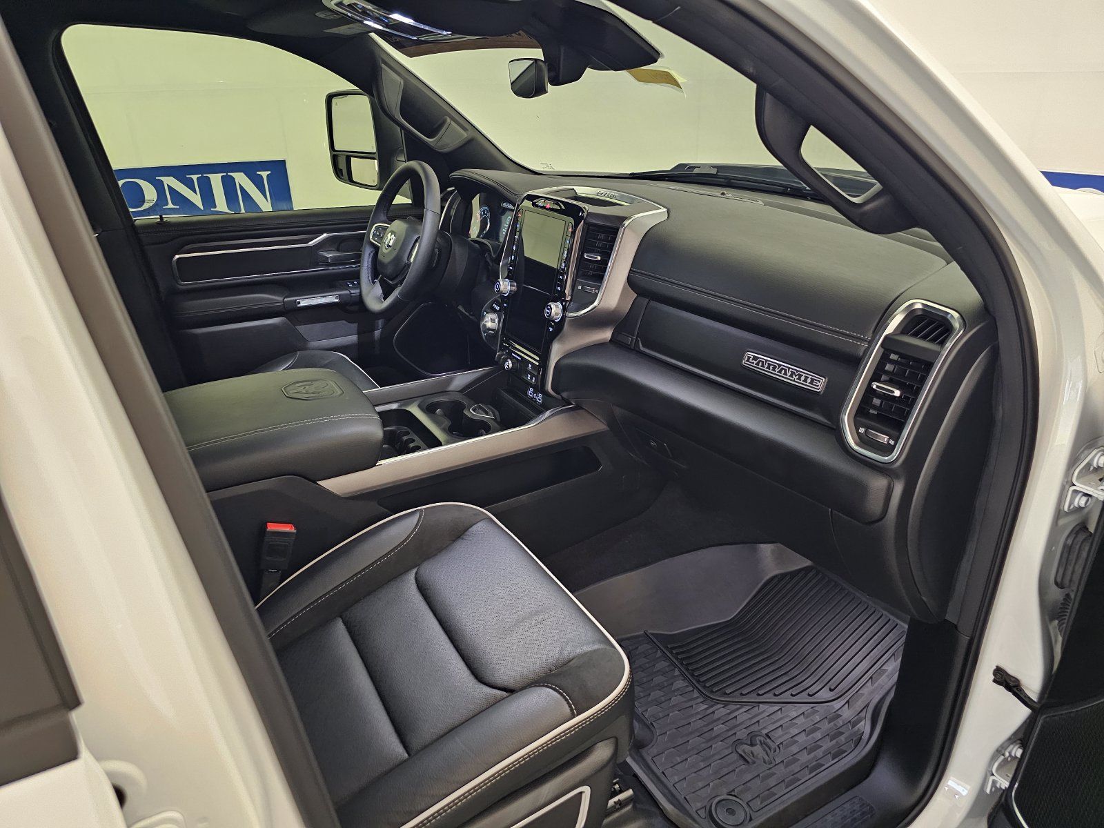 Used 2025 RAM 1500 Laramie w/ Sport Appearance Package AWD/4WD image 30