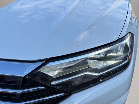 Used 2020 Volkswagen Jetta SE w/ SE Cold Weather Package image 11