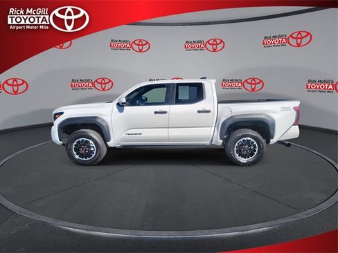 Certified 2025 Toyota Tacoma TRD Off-Road image 5