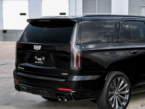 Used 2026 Cadillac Escalade V w/ LPO, Floor Liner Package image 15