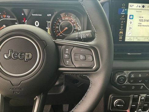 New 2025 Jeep Gladiator Rubicon image 14