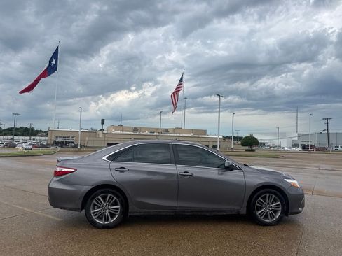 Used 2017 Toyota Camry SE FWD image 25