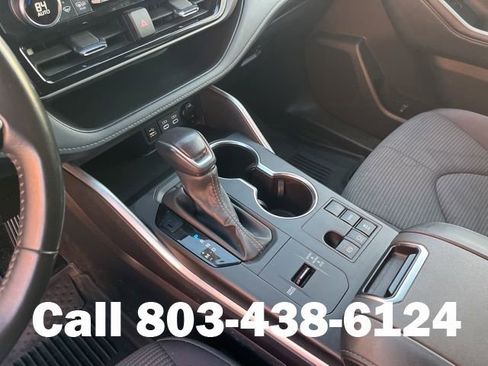 Used 2024 Toyota Highlander LE FWD image 27