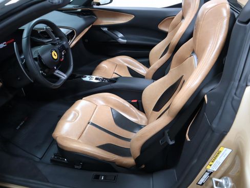 Used 2022 Ferrari SF90 Spider image 23