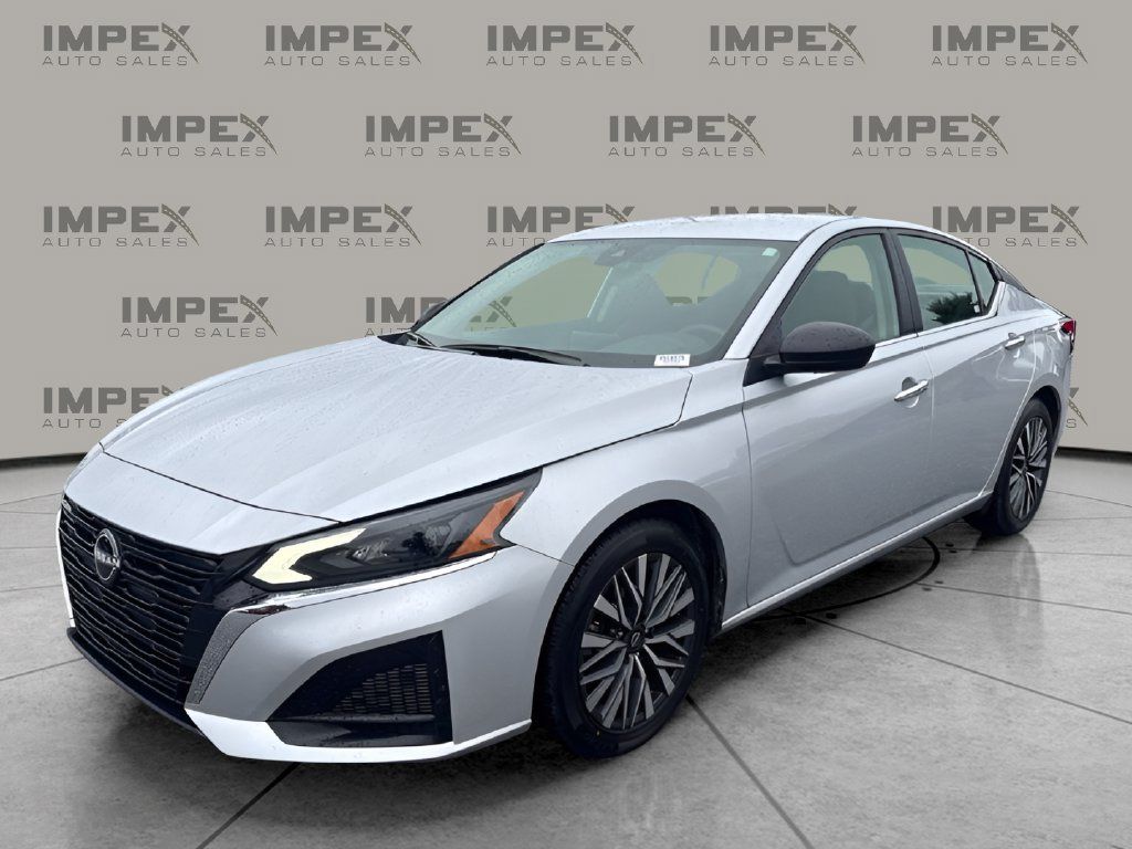 Used 2025 Nissan Altima 2.5 SV FWD image 1