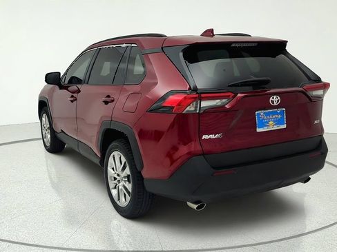 Used 2021 Toyota RAV4 XLE Premium FWD image 5