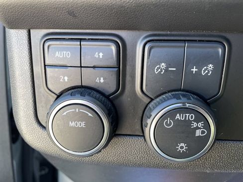 Used 2023 Chevrolet Tahoe Z71 w/ Luxury Package AWD/4WD image 18