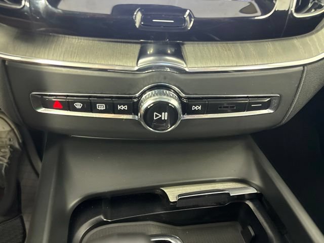 Used 2025 Volvo XC60 B5 Plus AWD/4WD image 31