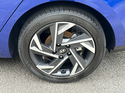 Certified 2025 Hyundai Elantra Sport image 19