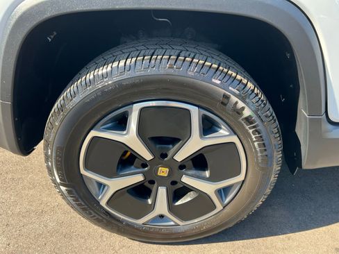 Used 2022 Rivian R1T Adventure image 12