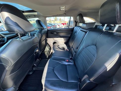 Used 2021 Toyota Highlander XLE image 20
