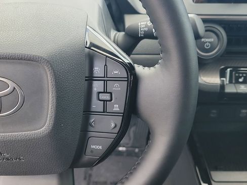 Used 2024 Toyota Prius XLE FWD image 21