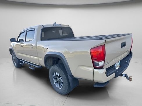 Used 2017 Toyota Tacoma TRD Off-Road w/ Premium & Technology Package image 8