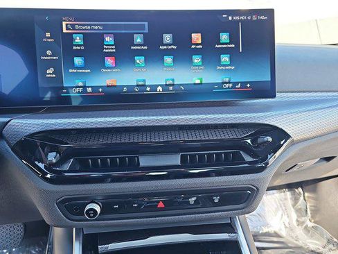 Used 2025 BMW 330i Sedan w/ M Sport Package image 21