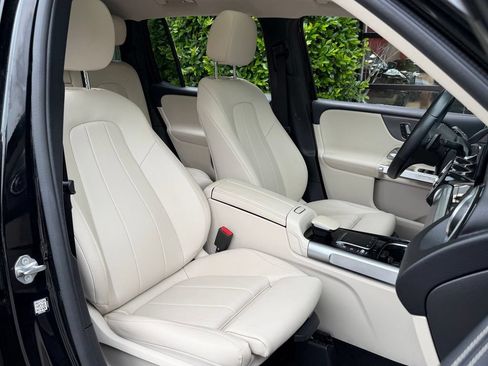 Used 2022 Mercedes-Benz GLB 250 4MATIC w/ Premium Package Lite image 35