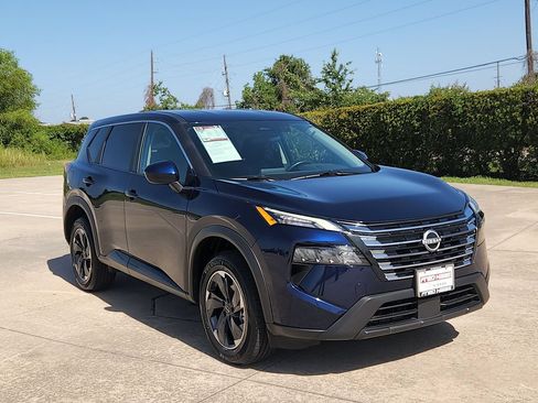 Used 2025 Nissan Rogue SV FWD image 3