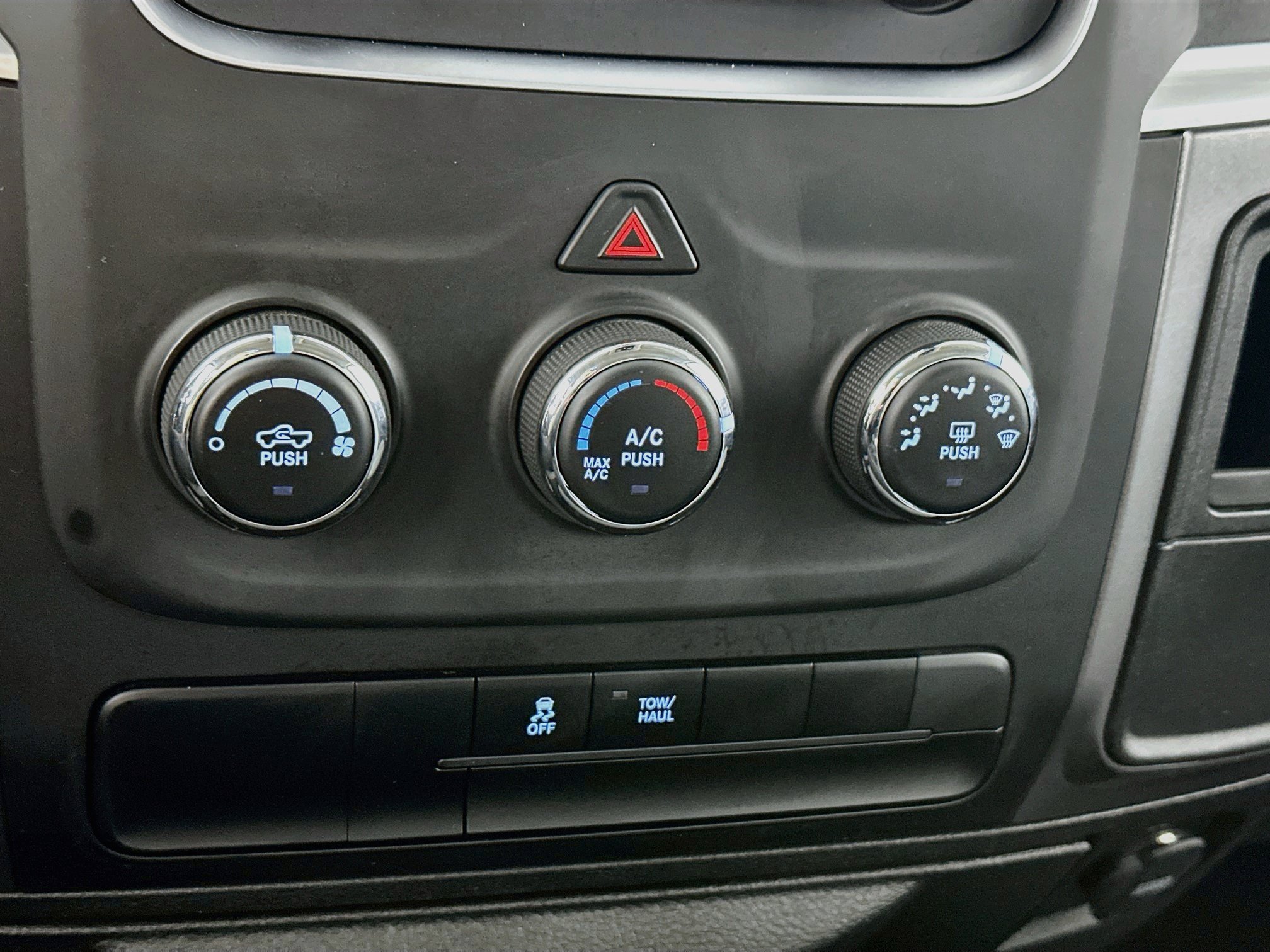 Used 2024 RAM 1500 Classic SLT AWD/4WD image 15