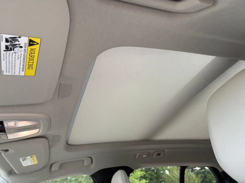 New 2026 Volvo XC40 B4 Plus w/ Protection Package Premier FWD image 17