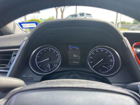 Used 2023 Toyota Camry SE image 3