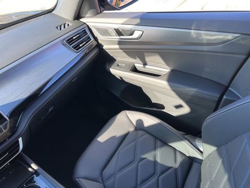 Used 2025 Volkswagen Atlas Cross Sport SE w/ Panoramic Sunroof Package image 26