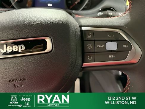 Used 2026 Jeep Compass Trailhawk AWD/4WD image 39