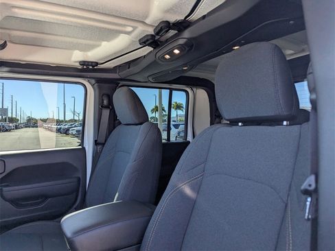 Used 2024 Jeep Gladiator Sport image 20