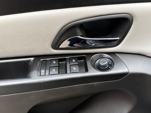 Used 2011 Chevrolet Cruze LT image 11