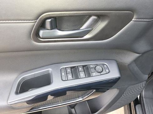 Certified 2025 Nissan Pathfinder SV image 29