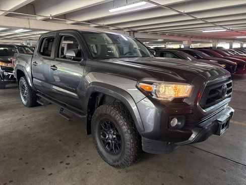 Used 2022 Toyota Tacoma SR5 RWD image 2