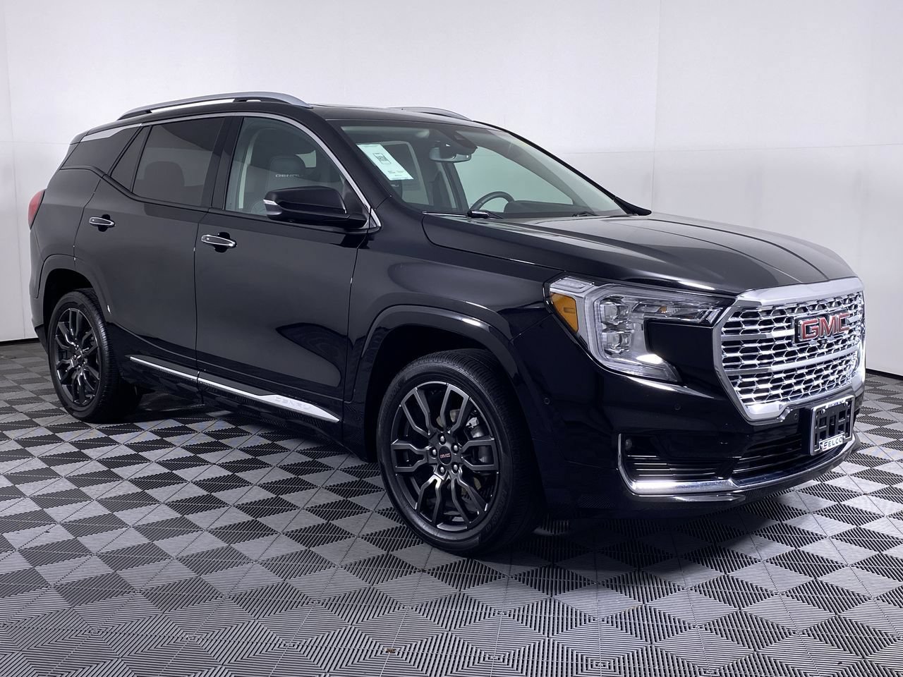 Used 2024 GMC Terrain Denali w/ Black Diamond Edition AWD/4WD image 21
