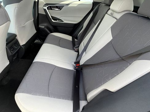 Used 2025 Toyota RAV4 XLE w/ Convenience Package image 30