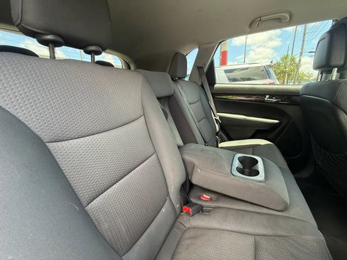 Used 2013 Kia Sorento LX AWD/4WD image 19