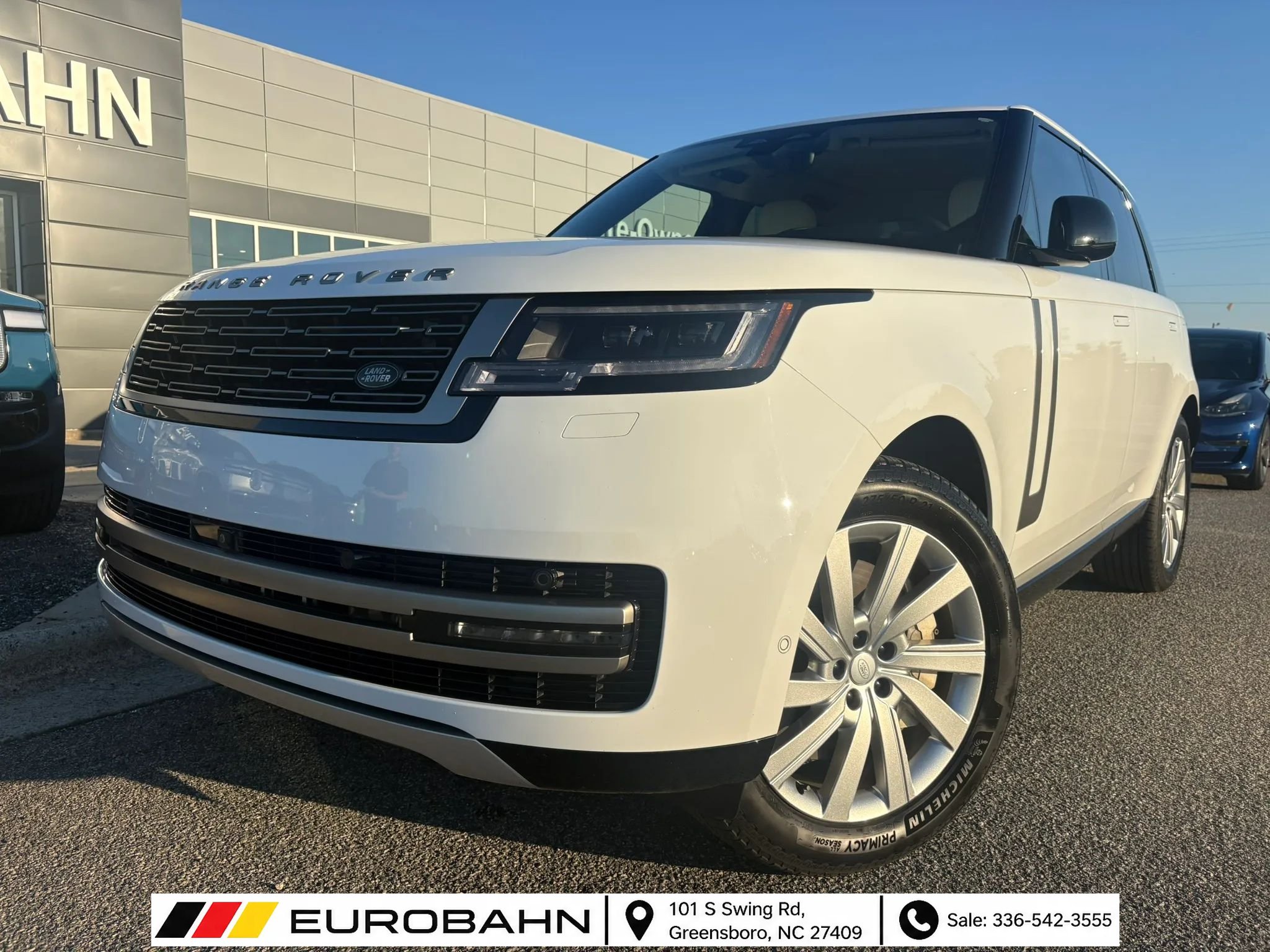 Used 2025 Land Rover Range Rover SE AWD/4WD image 1