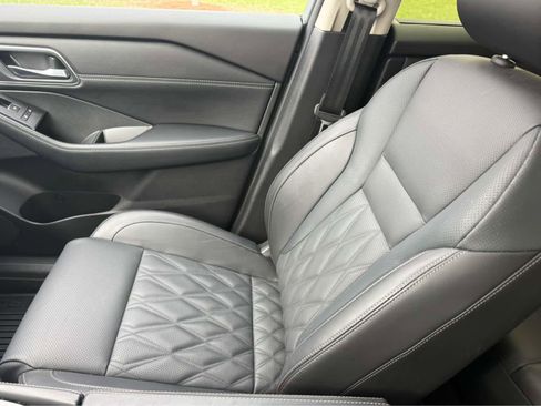 Used 2025 Nissan Rogue Platinum w/ Platinum Premium Package image 46