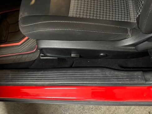 Used 2022 Dodge Challenger R/T RWD image 5