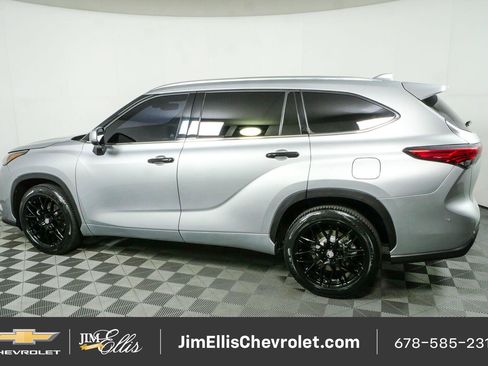 Used 2022 Toyota Highlander Limited FWD image 29